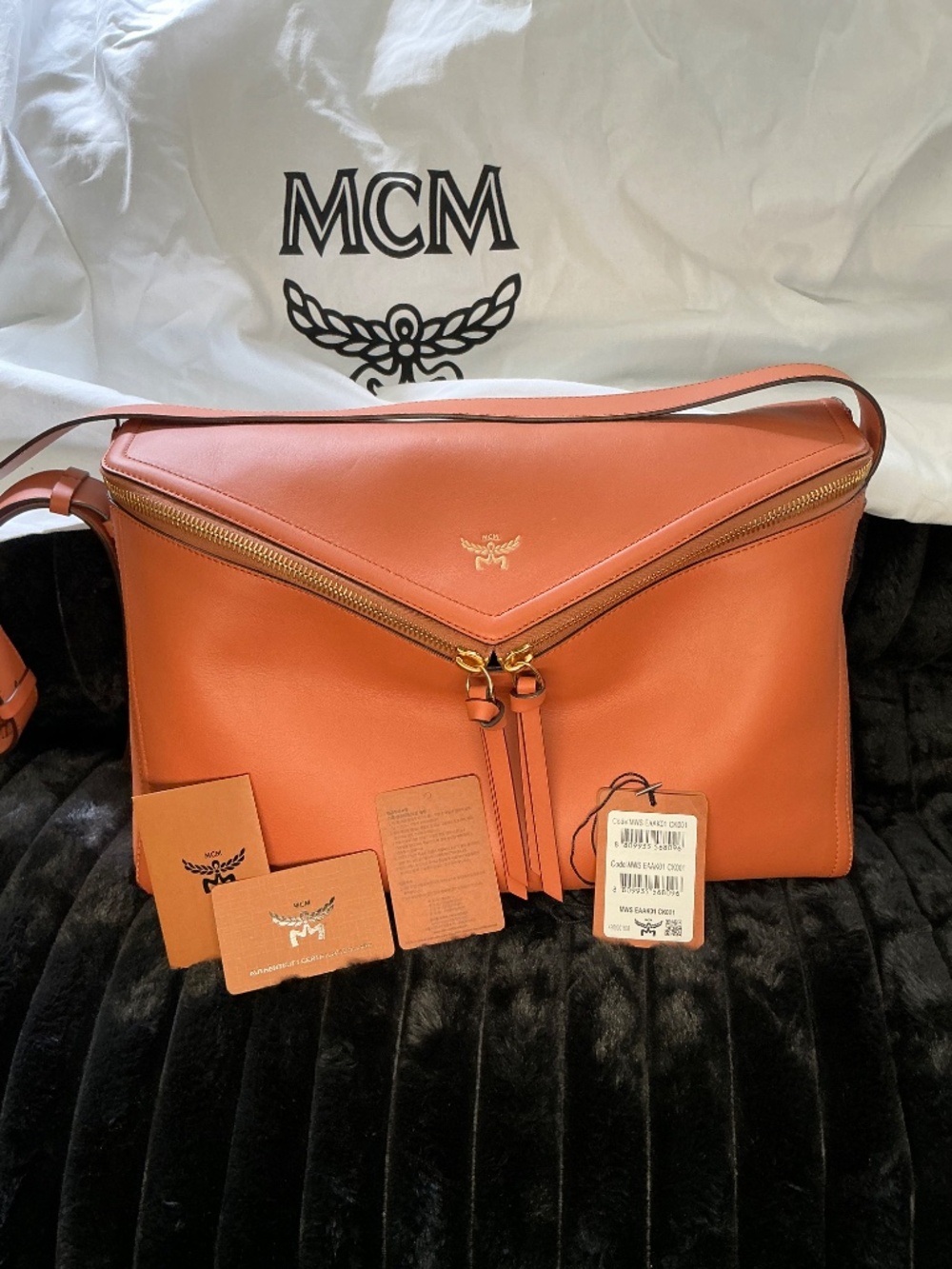 MCM NWT Diamant 3D Leather Messenger BAG comes with dust bag - Picture 12 of 13